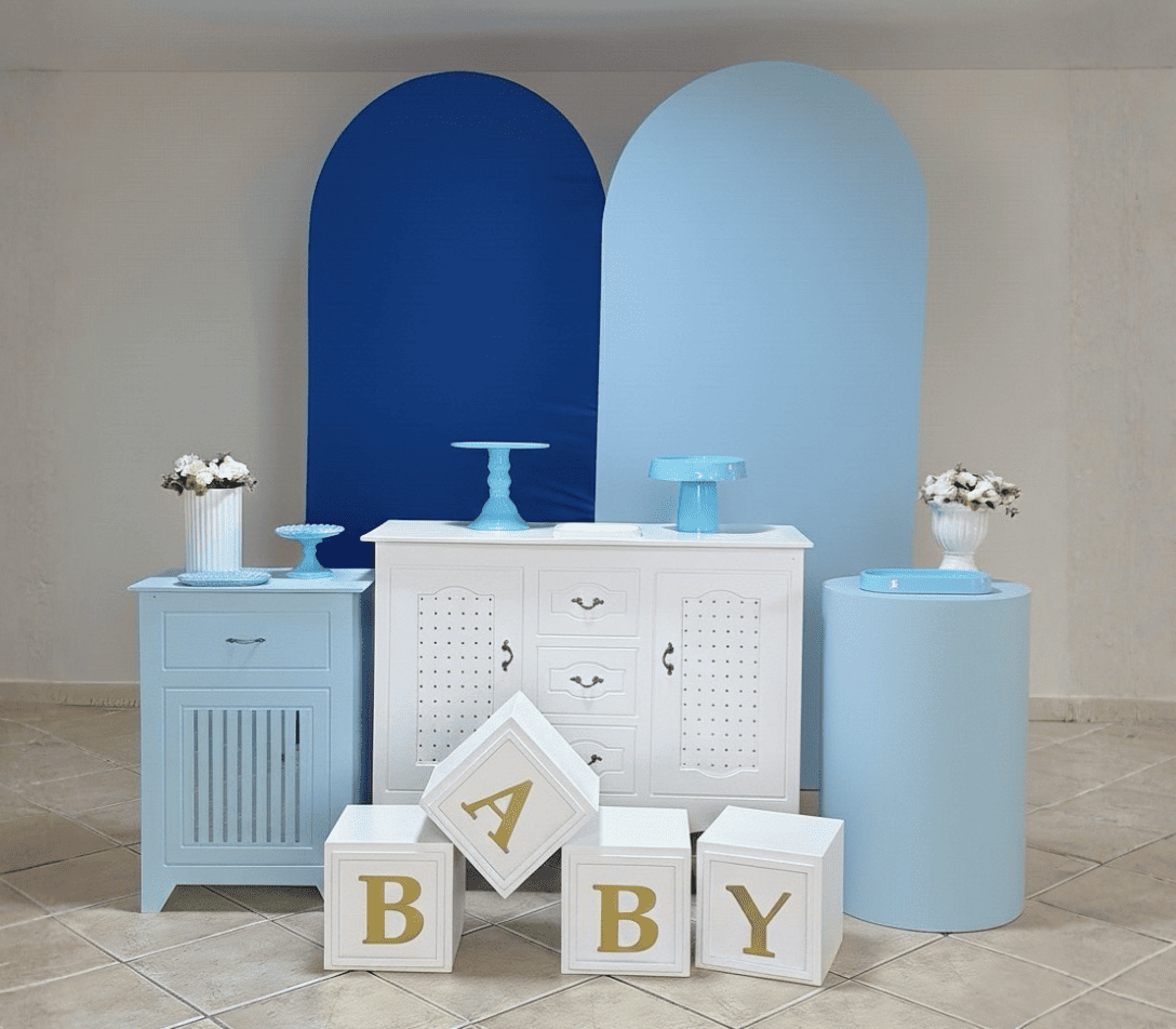 Kit pegue e monte Chá de Bebê - Menino com painel temático e mesa decorada, disponível para aluguel em Curitiba.