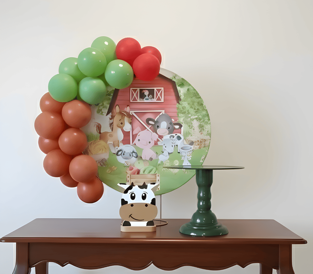 Kit pegue e monte Fazendinha com painel temático e mesa decorada, disponível para aluguel em Curitiba.